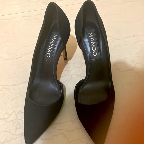 Mango Shoes - Mango Black solid pumps